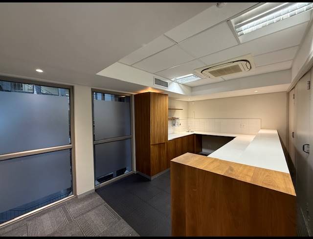 762M² OFFICE TO LET IN FORESHORE